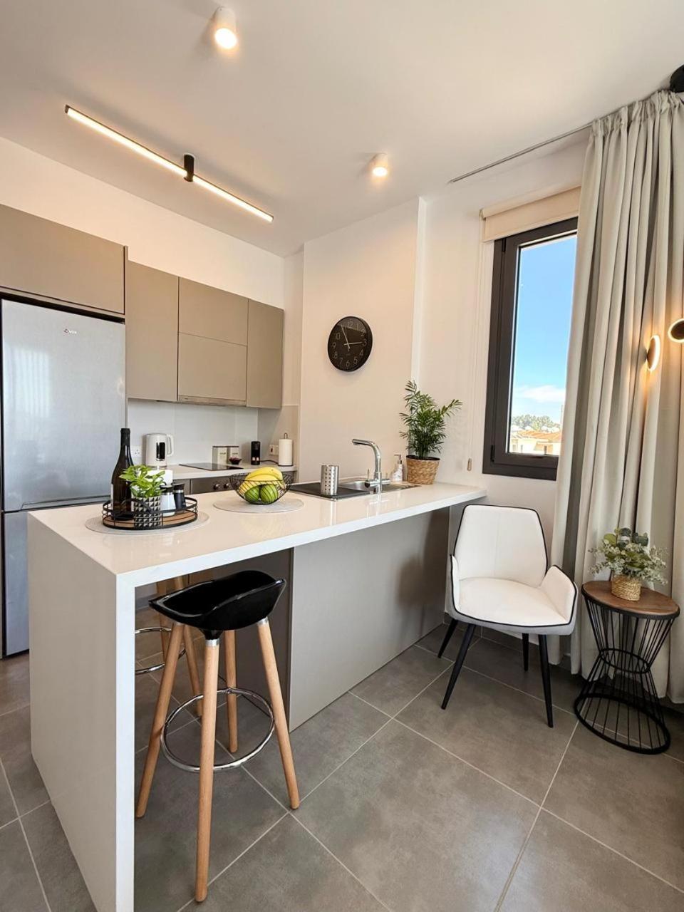 And Chill -luxury In Kato Pafos