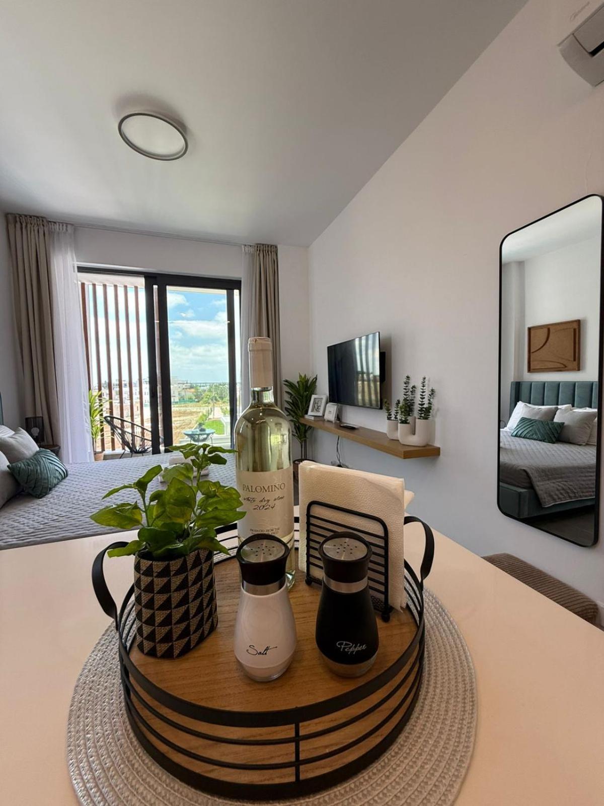 And Chill -luxury In Kato Pafos